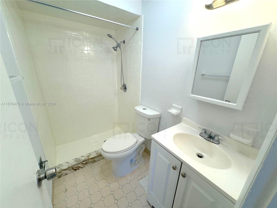 For Rent: $2,495 (3 beds, 2 baths, 1572 Square Feet)