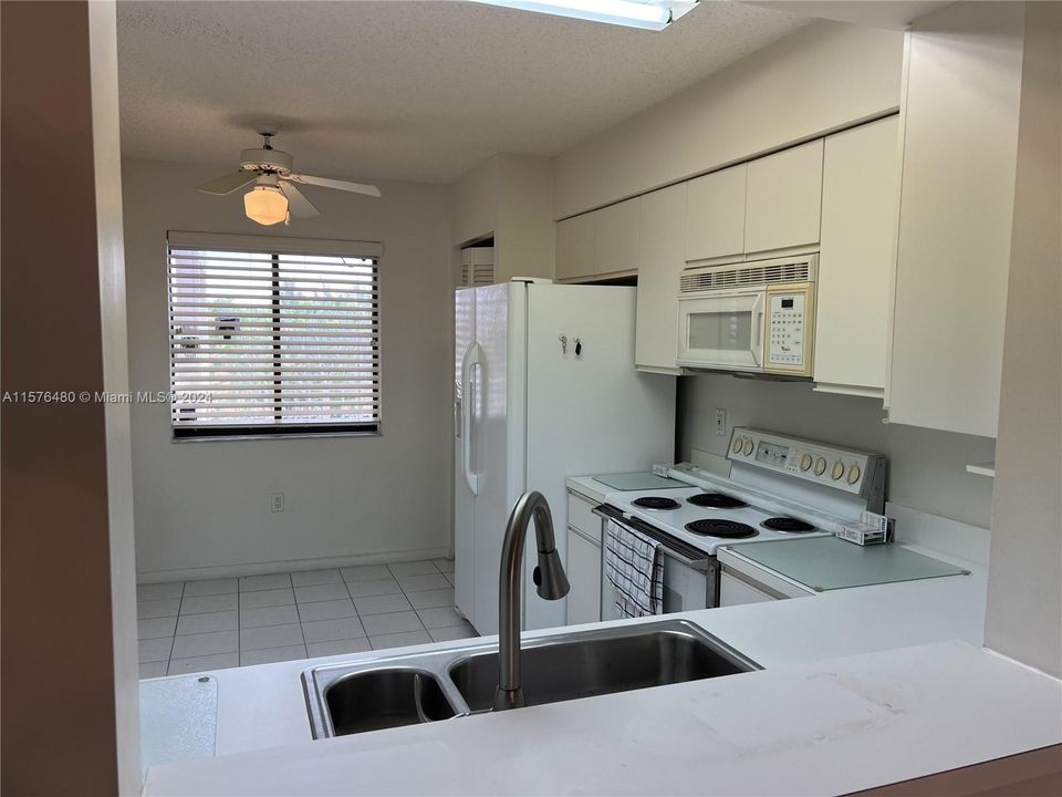 For Sale: $299,000 (2 beds, 2 baths, 1460 Square Feet)