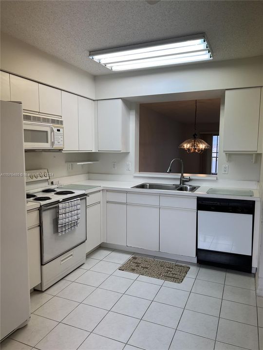 For Sale: $285,000 (2 beds, 2 baths, 1460 Square Feet)