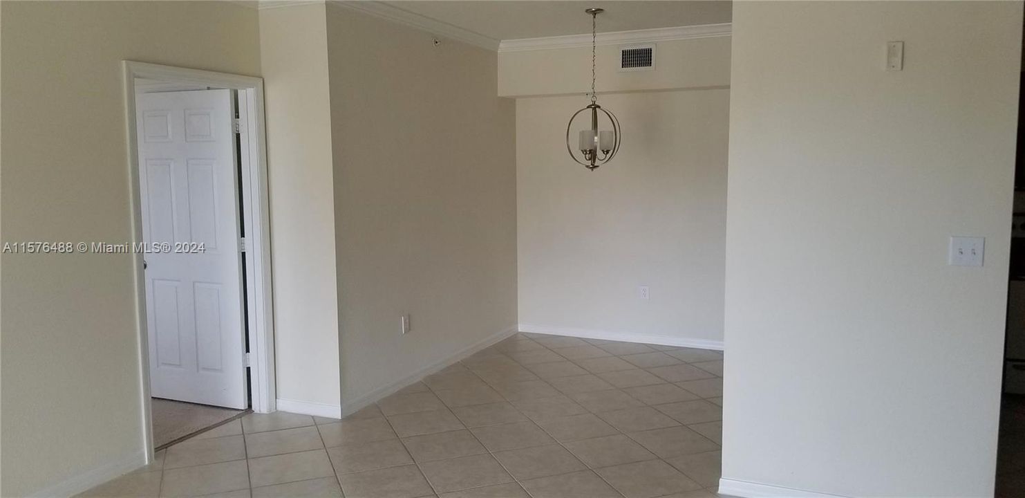 Active With Contract: $2,150 (2 beds, 2 baths, 1071 Square Feet)