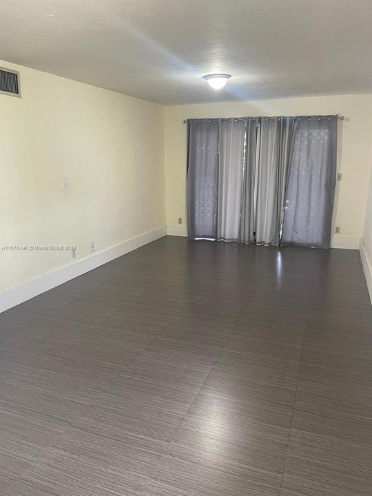 Active With Contract: $2,200 (2 beds, 2 baths, 777 Square Feet)