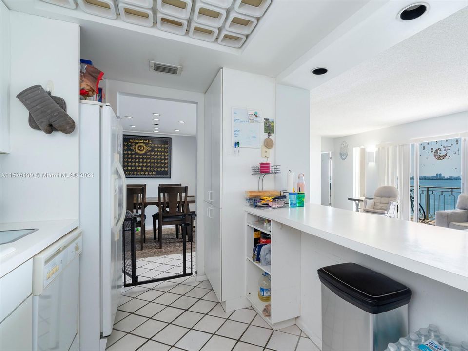 For Sale: $345,000 (2 beds, 2 baths, 1408 Square Feet)