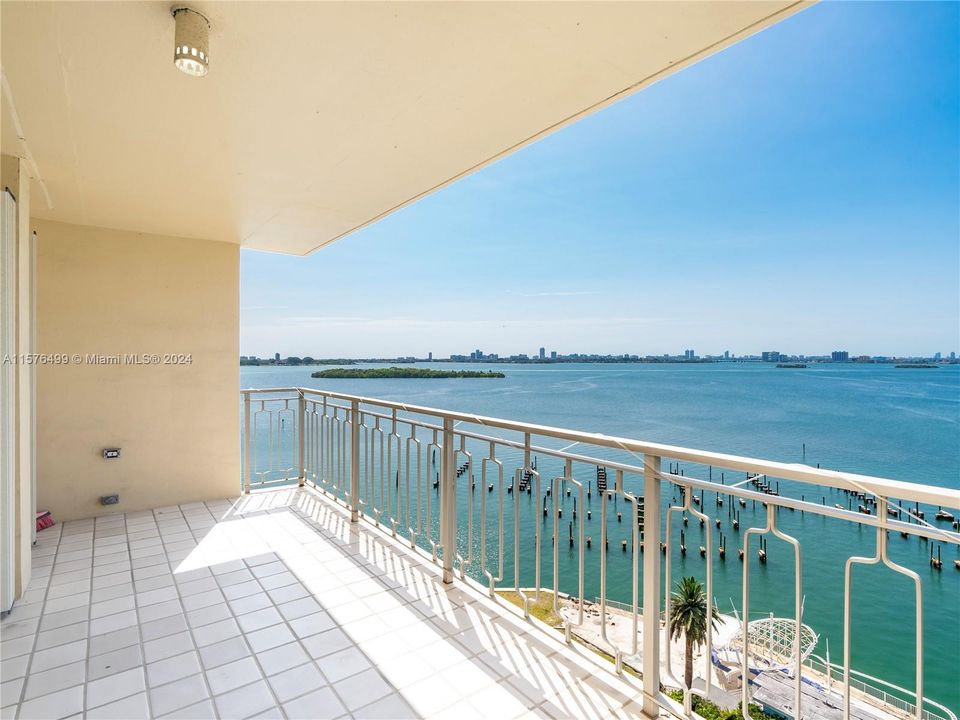 For Sale: $345,000 (2 beds, 2 baths, 1408 Square Feet)