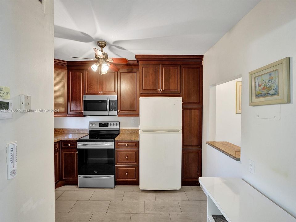 For Sale: $245,000 (2 beds, 2 baths, 1170 Square Feet)