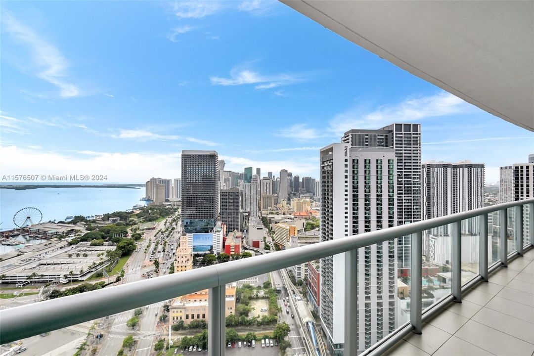 Active With Contract: $3,500 (1 beds, 1 baths, 843 Square Feet)