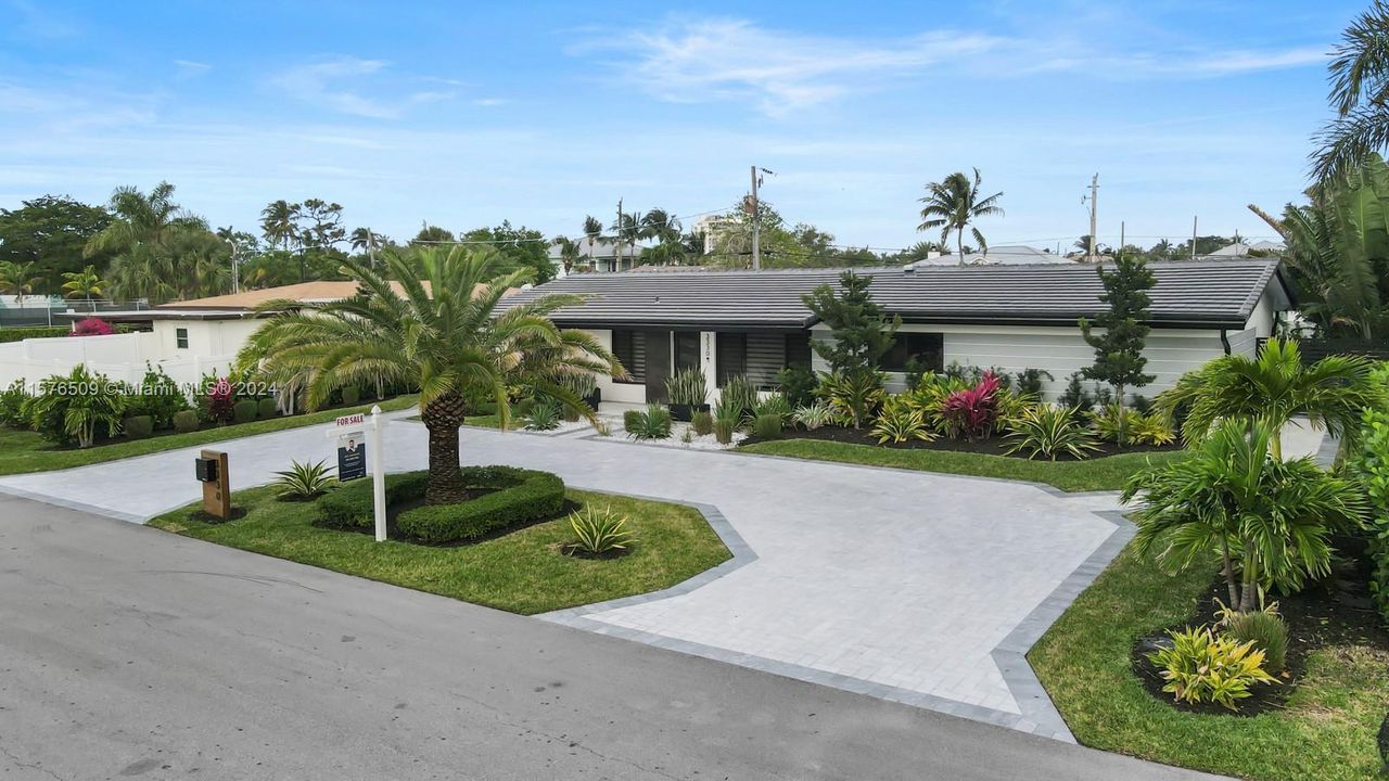 Recently Sold: $1,495,000 (4 beds, 3 baths, 2451 Square Feet)