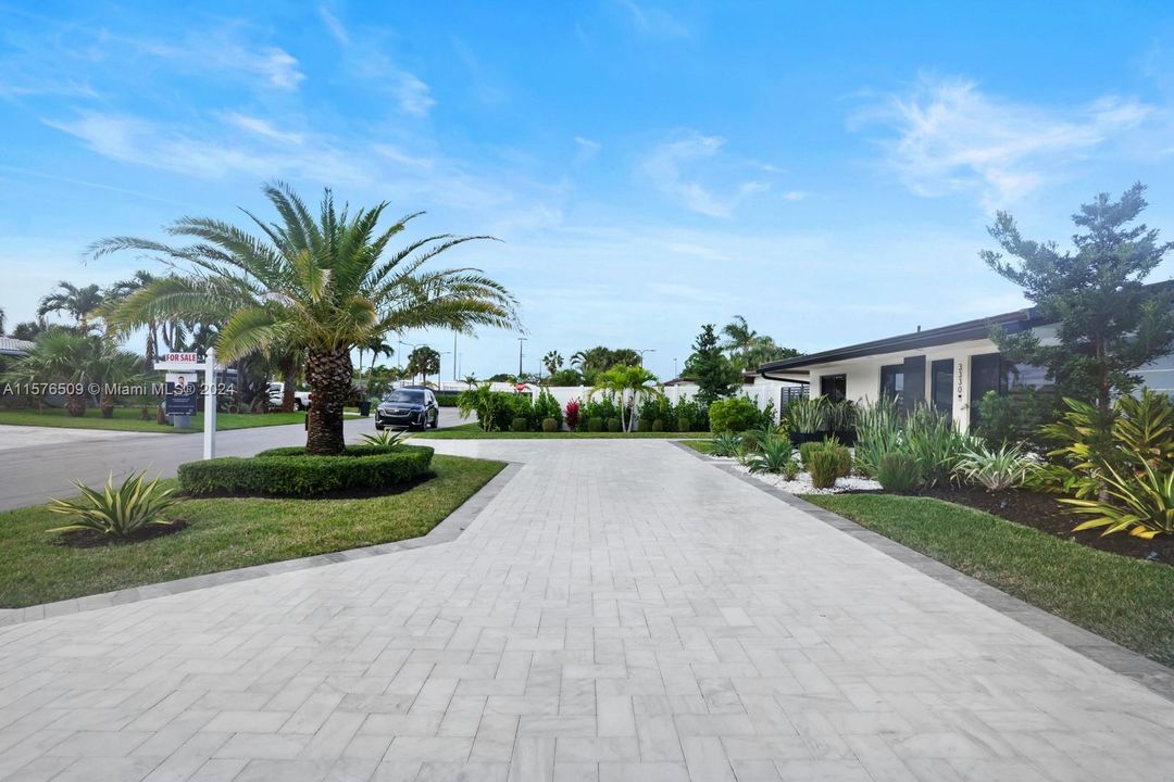 Recently Sold: $1,495,000 (4 beds, 3 baths, 2451 Square Feet)