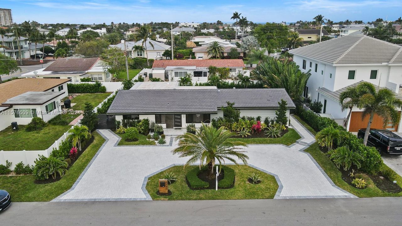 Recently Sold: $1,495,000 (4 beds, 3 baths, 2451 Square Feet)