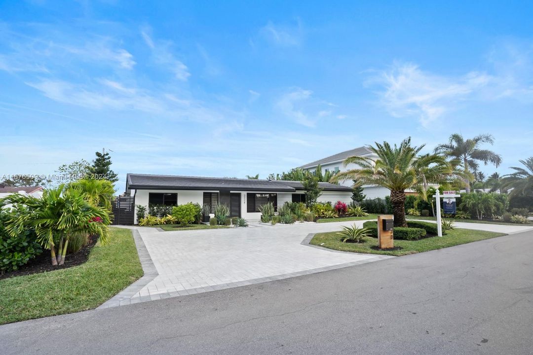 Recently Sold: $1,495,000 (4 beds, 3 baths, 2451 Square Feet)