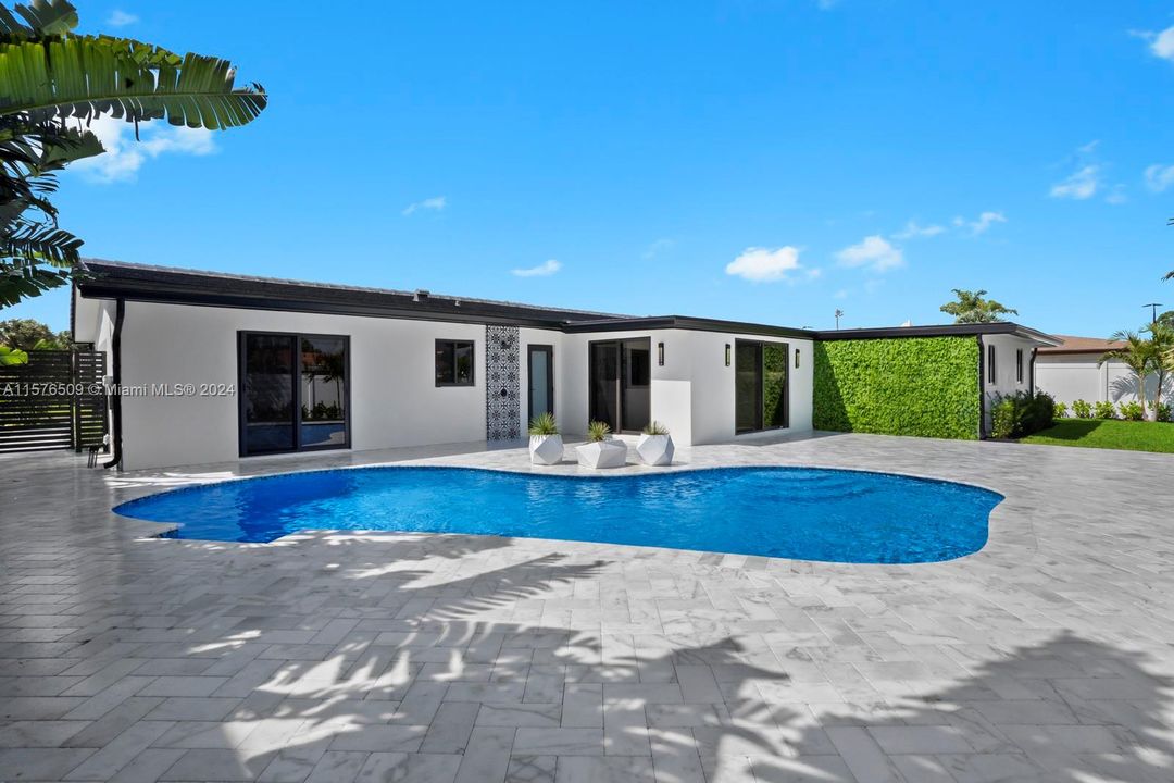 Recently Sold: $1,495,000 (4 beds, 3 baths, 2451 Square Feet)