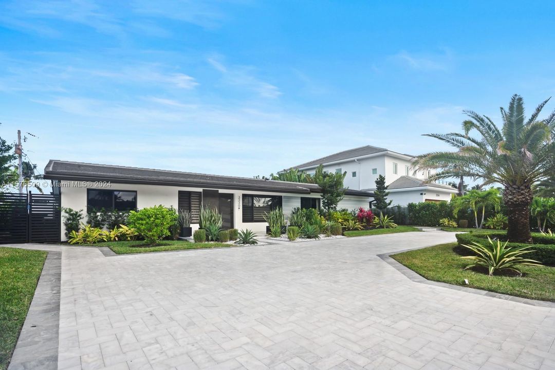 Recently Sold: $1,495,000 (4 beds, 3 baths, 2451 Square Feet)