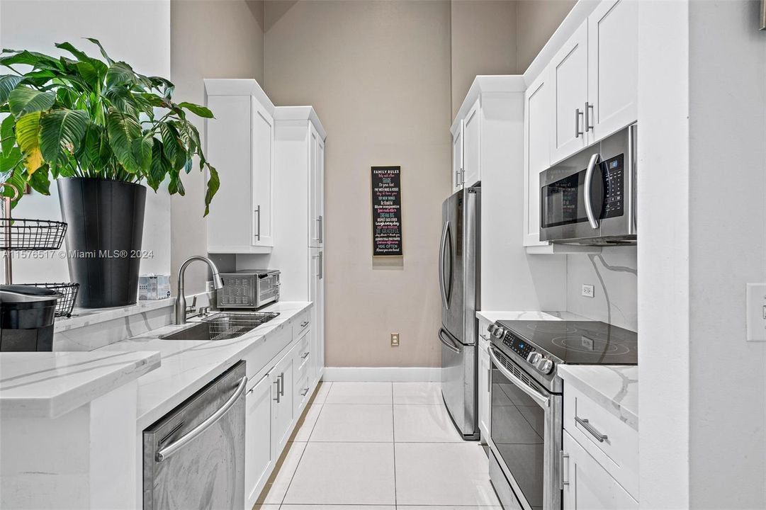 For Sale: $460,000 (2 beds, 2 baths, 1074 Square Feet)