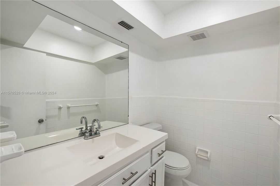 Active With Contract: $189,900 (1 beds, 1 baths, 1080 Square Feet)