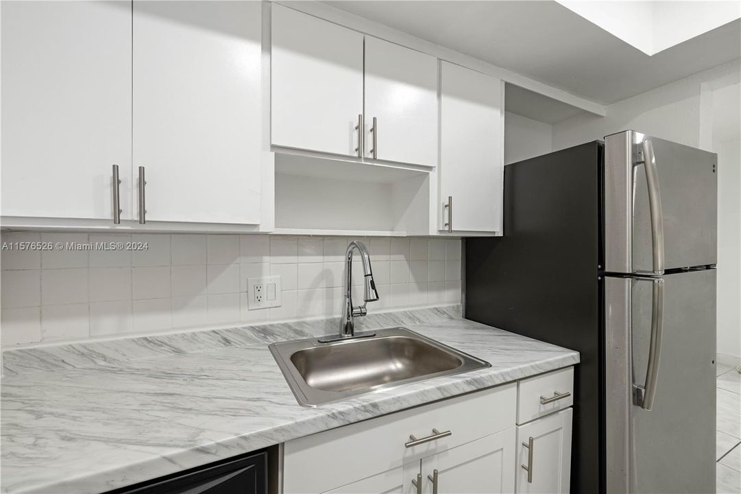 Active With Contract: $189,900 (1 beds, 1 baths, 1080 Square Feet)