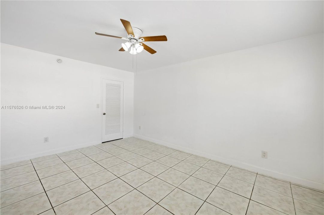For Sale: $189,900 (1 beds, 1 baths, 1080 Square Feet)