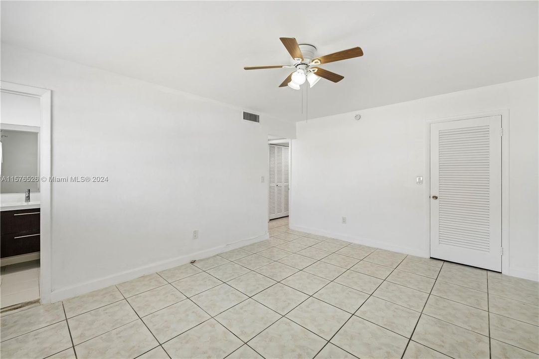 For Sale: $189,900 (1 beds, 1 baths, 1080 Square Feet)