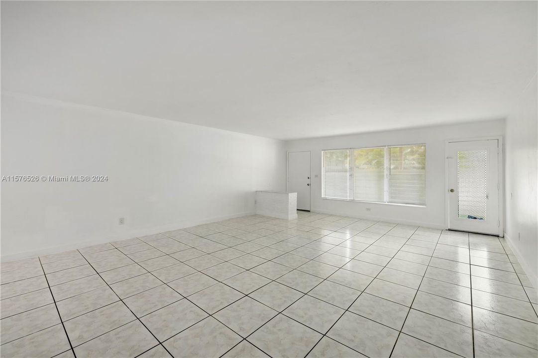 Active With Contract: $189,900 (1 beds, 1 baths, 1080 Square Feet)
