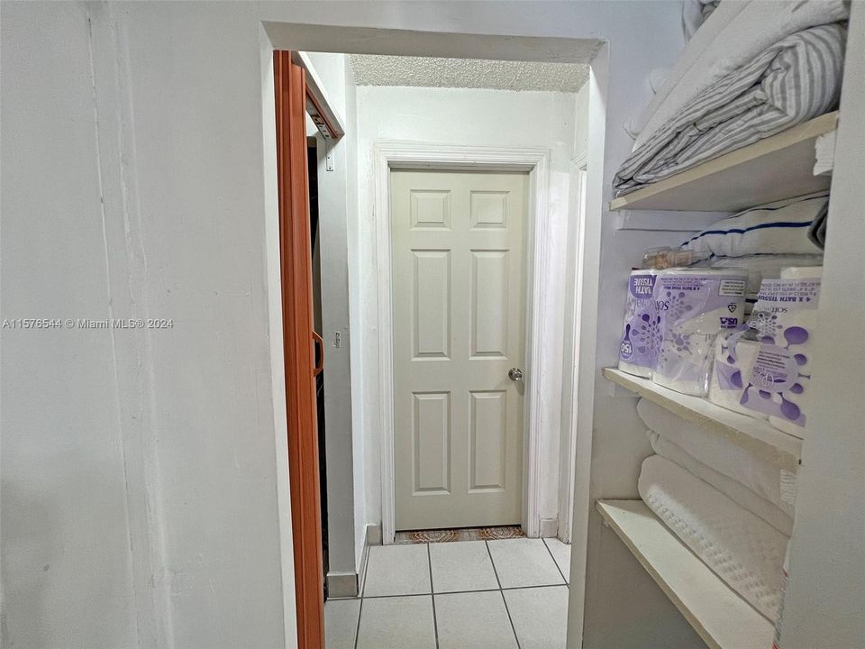 Activo con contrato: $575,000 (5 camas, 3 baños, 2045 Pies cuadrados)