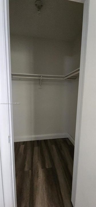 For Rent: $2,300 (2 beds, 1 baths, 2369 Square Feet)