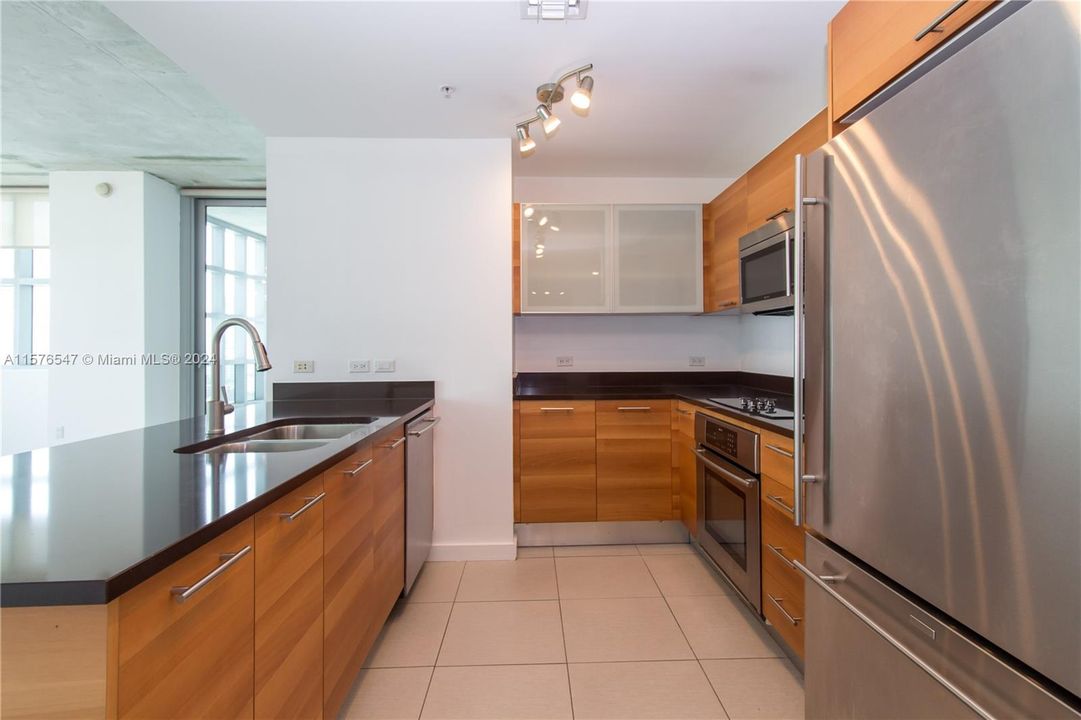Active With Contract: $4,500 (2 beds, 2 baths, 1262 Square Feet)