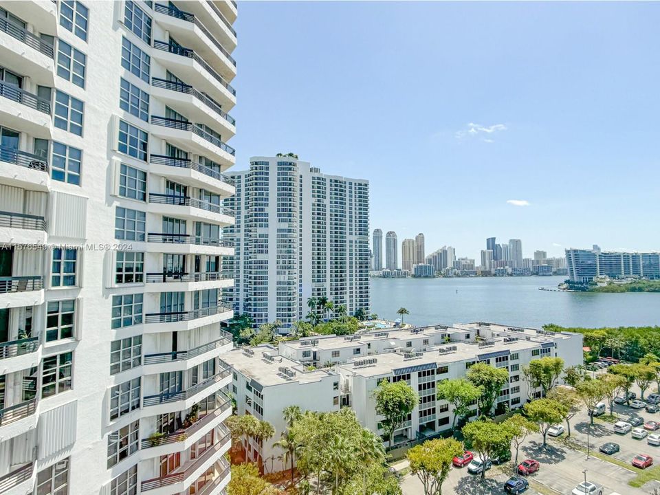 Active With Contract: $485,000 (2 beds, 2 baths, 1361 Square Feet)
