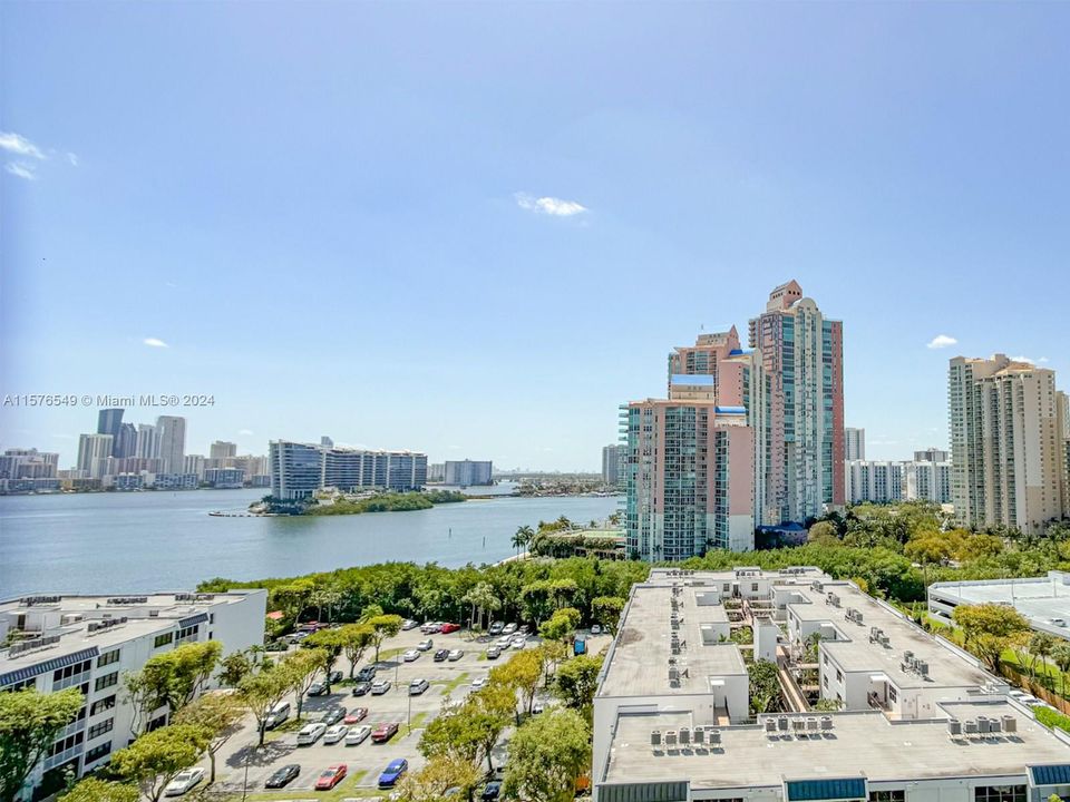 For Sale: $485,000 (2 beds, 2 baths, 1361 Square Feet)