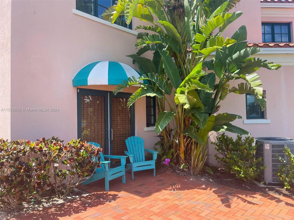For Sale: $648,000 (4 beds, 2 baths, 2000 Square Feet)