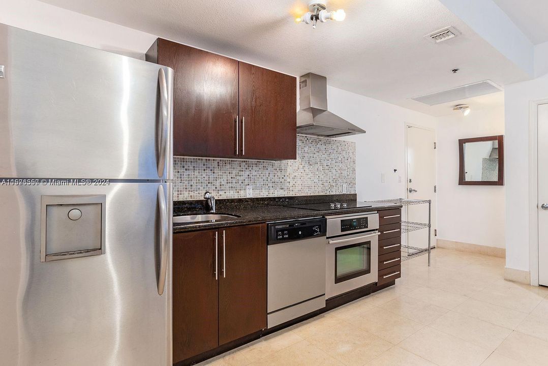 For Sale: $259,900 (1 beds, 1 baths, 522 Square Feet)