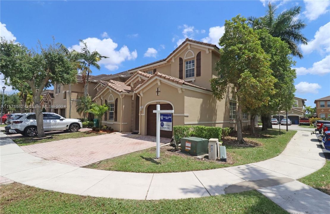 For Sale: $575,000 (4 beds, 3 baths, 2096 Square Feet)
