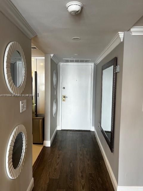 Active With Contract: $2,975 (1 beds, 1 baths, 840 Square Feet)