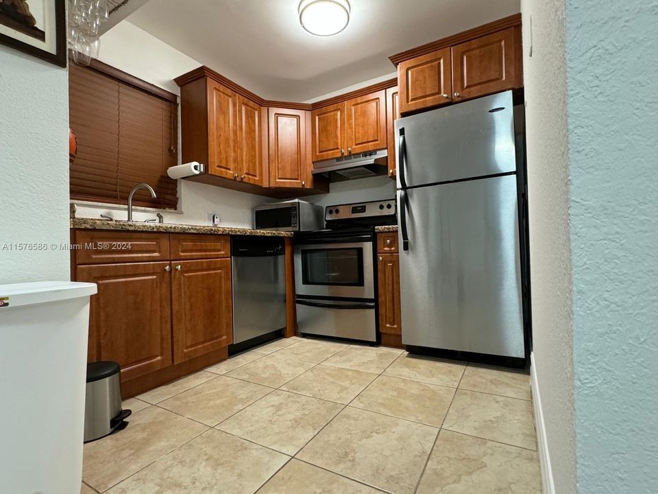 For Rent: $1,750 (1 beds, 1 baths, 705 Square Feet)