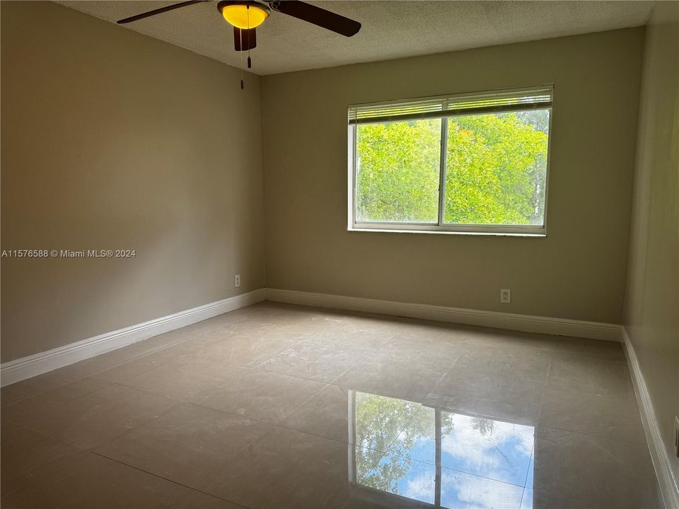 For Rent: $1,900 (1 beds, 1 baths, 690 Square Feet)