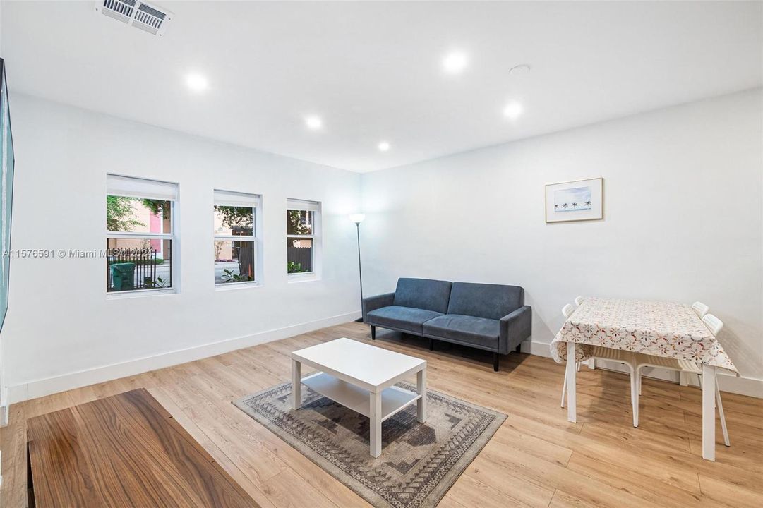 For Sale: $650,000 (2 beds, 1 baths, 1224 Square Feet)