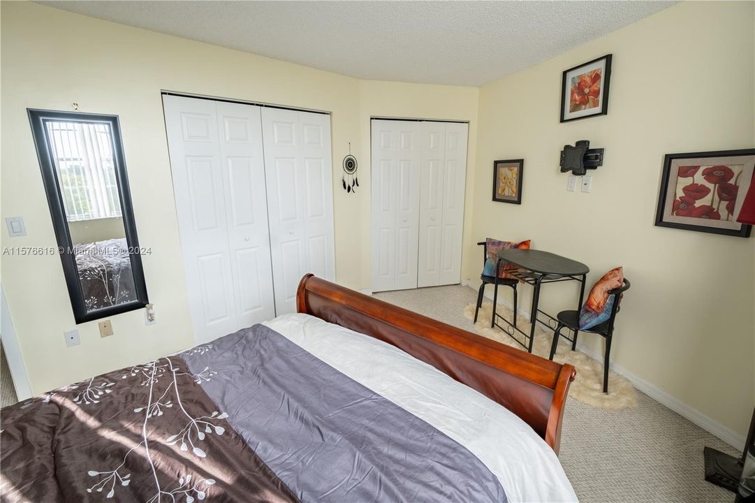 For Sale: $245,000 (2 beds, 2 baths, 1100 Square Feet)