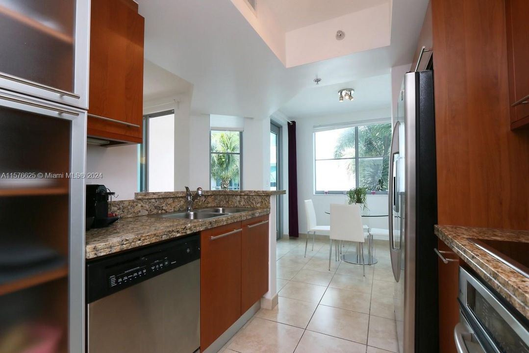For Rent: $3,700 (1 beds, 1 baths, 826 Square Feet)