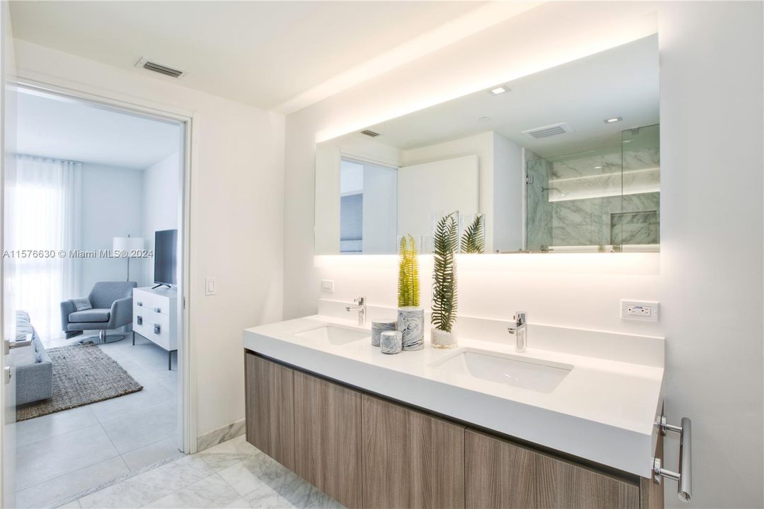 Luxurious Marble and quartz Bathroom