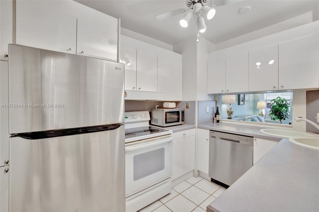 For Sale: $550,000 (2 beds, 2 baths, 1190 Square Feet)