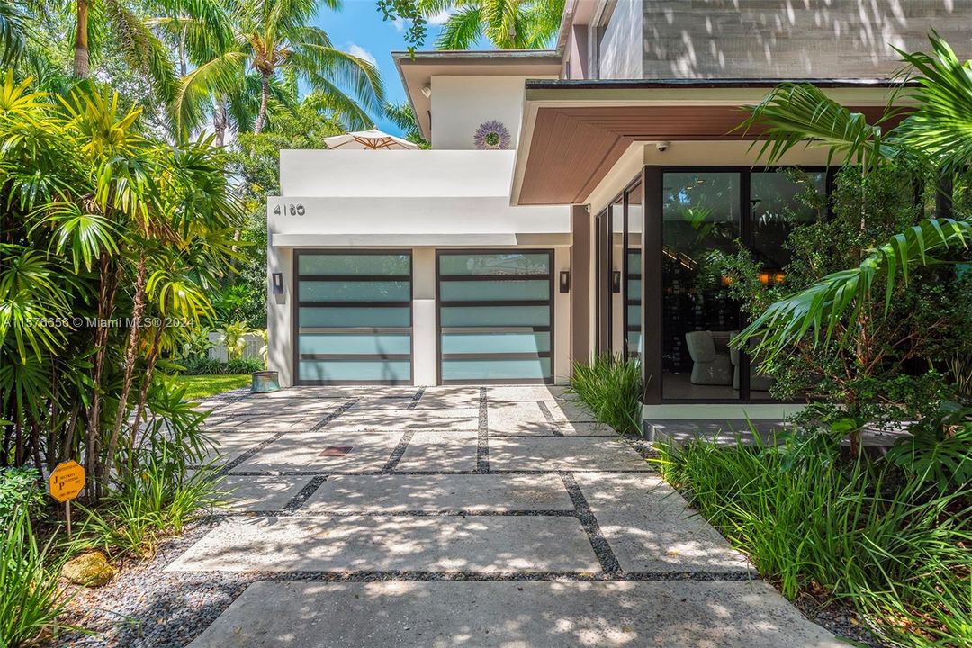 For Sale: $4,900,000 (5 beds, 4 baths, 3361 Square Feet)