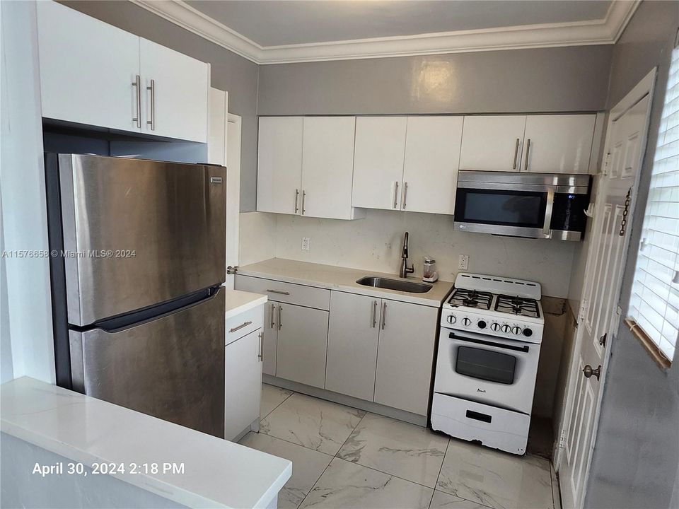 For Rent: $2,350 (2 beds, 2 baths, 4192 Square Feet)