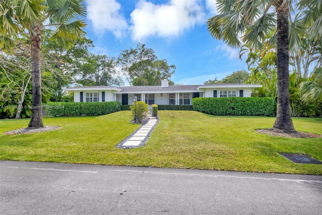 Recently Sold: $1,595,000 (3 beds, 2 baths, 2043 Square Feet)