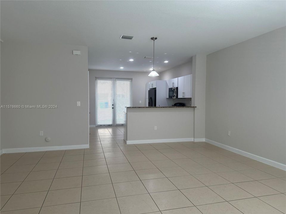 Active With Contract: $3,100 (3 beds, 2 baths, 1608 Square Feet)