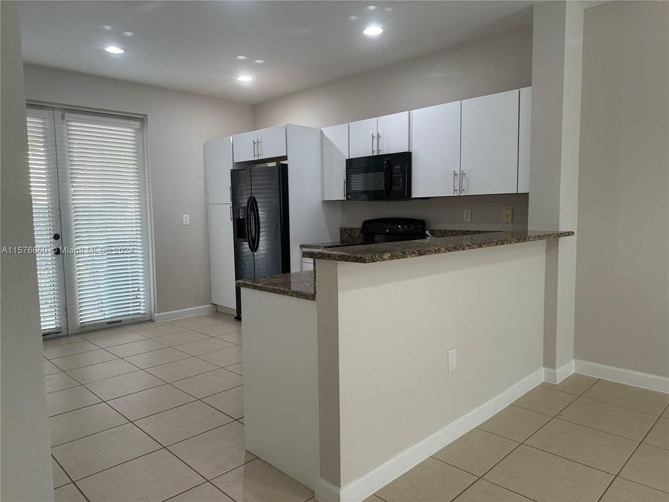 Recently Rented: $3,100 (3 beds, 2 baths, 1608 Square Feet)
