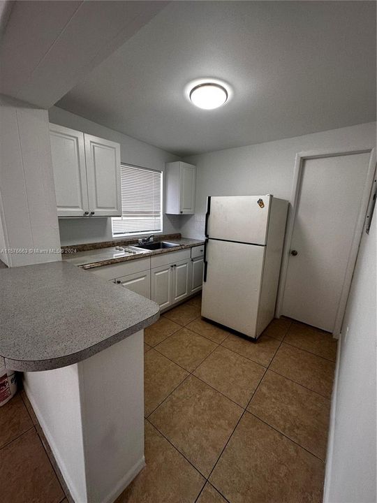 Active With Contract: $1,500 (0 beds, 1 baths, 500 Square Feet)