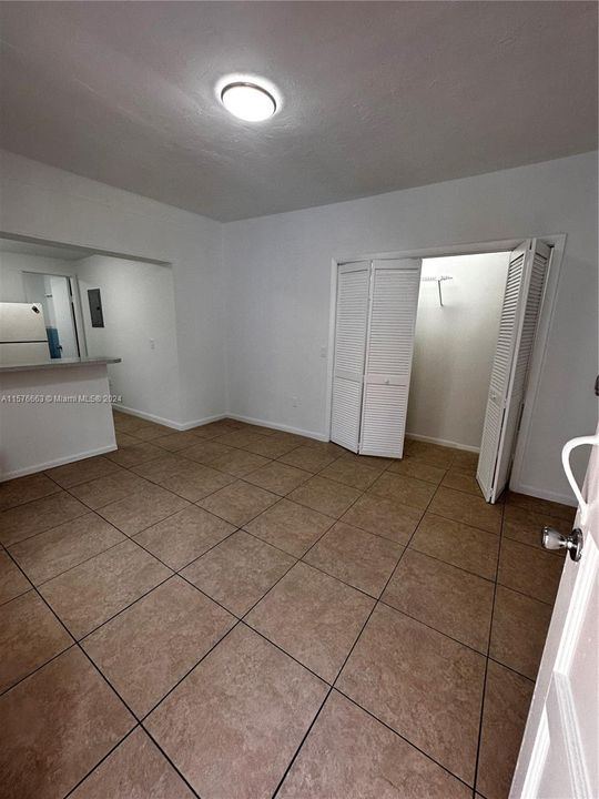 Active With Contract: $1,500 (0 beds, 1 baths, 500 Square Feet)