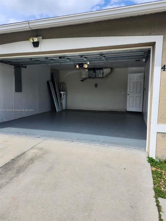 For Rent: $2,500 (3 beds, 2 baths, 1212 Square Feet)