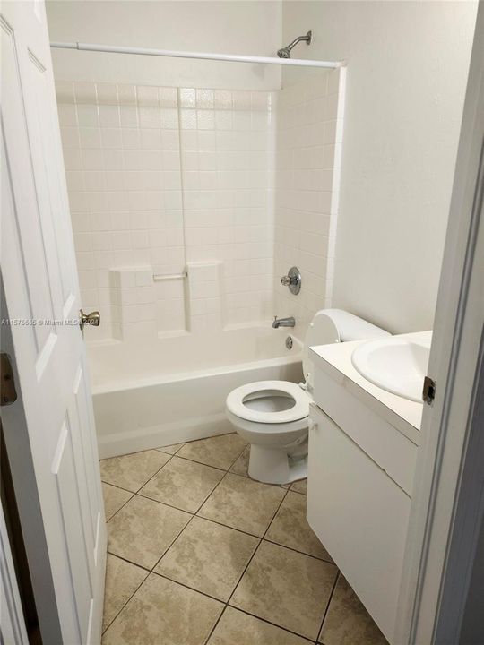 出租: $2,500 (3 贝兹, 2 浴室, 1212 平方英尺)