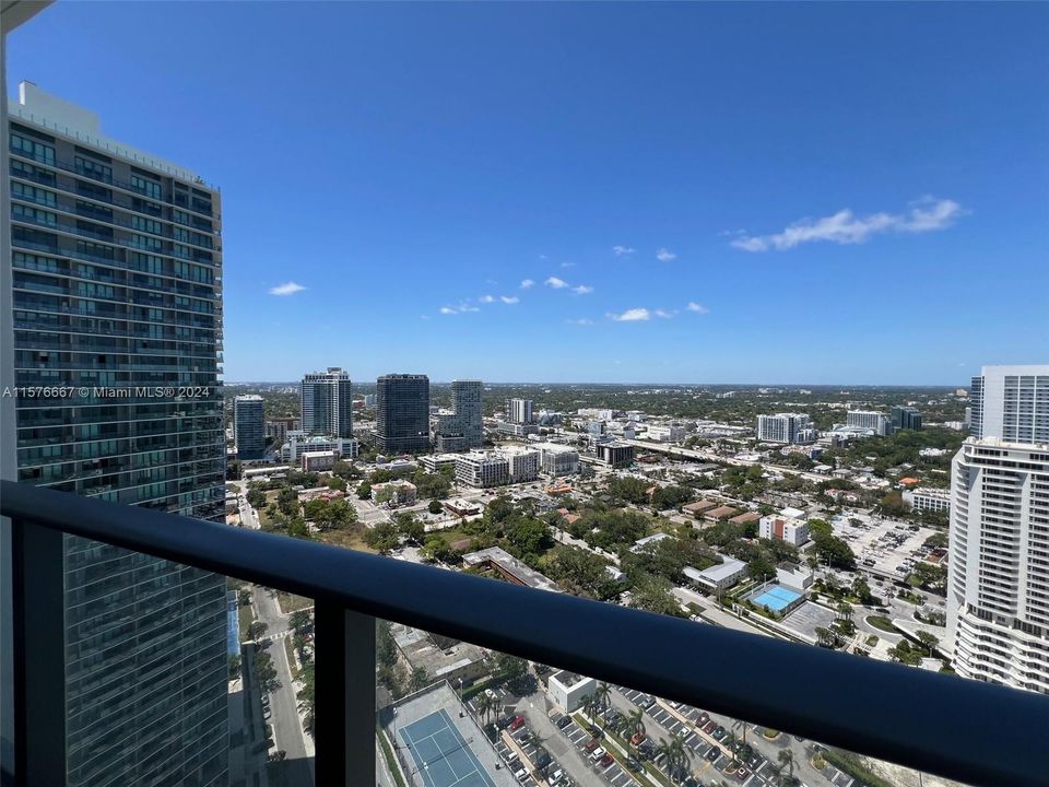 For Sale: $769,990 (1 beds, 1 baths, 706 Square Feet)