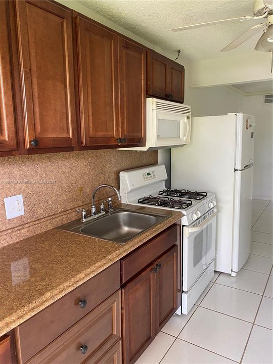 For Rent: $1,400 (1 beds, 1 baths, 691 Square Feet)