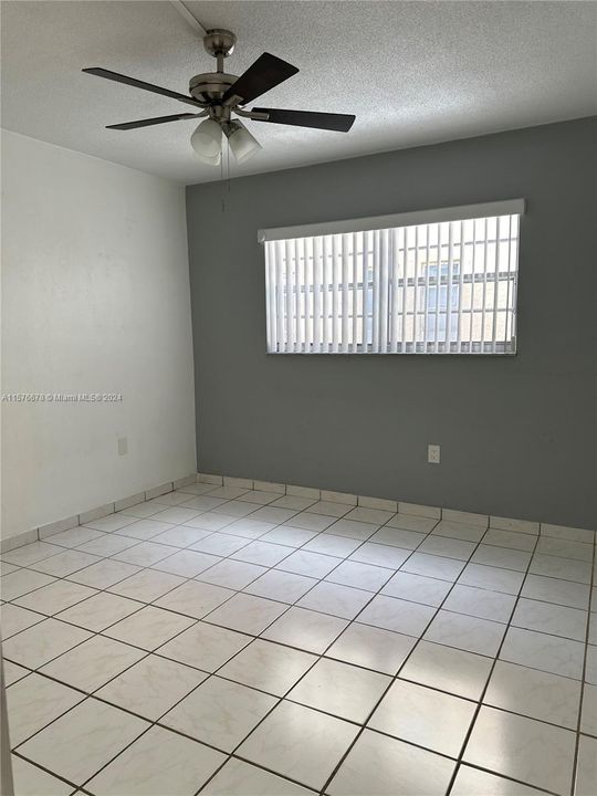 Active With Contract: $185,000 (1 beds, 1 baths, 672 Square Feet)