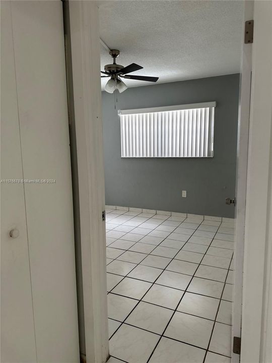 Active With Contract: $185,000 (1 beds, 1 baths, 672 Square Feet)